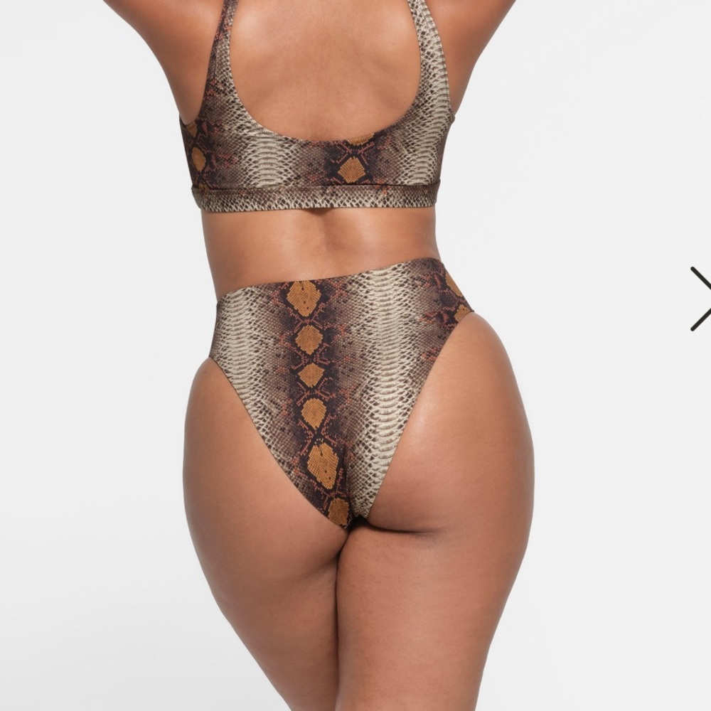 SKIMS SIGNATURE SWIM
MID WAIST BOTTOM - Picture 2 of 6